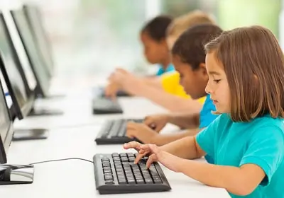 kids-in-computer-lab-webp-400x280